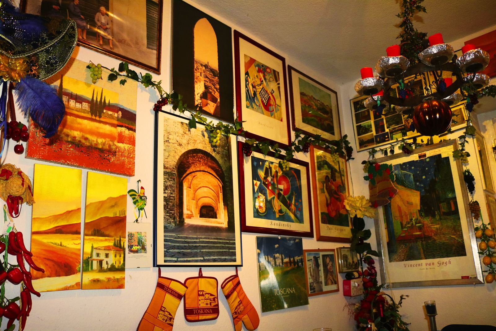Bilderwand im Kochstudio
